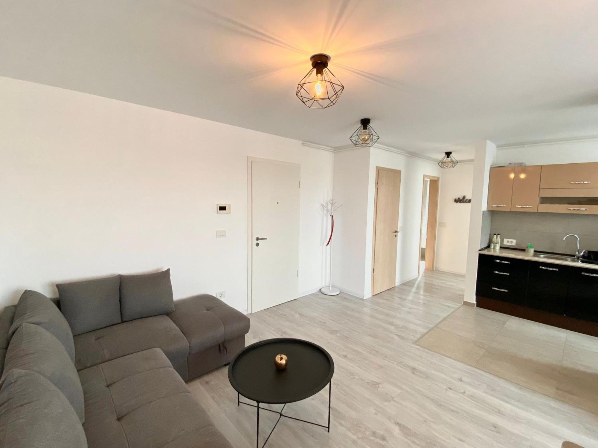 Jad Luxury 3 Rooms & 2 Rooms Apartments In Kasper, Near Coresi Mall Braşov Exterior foto