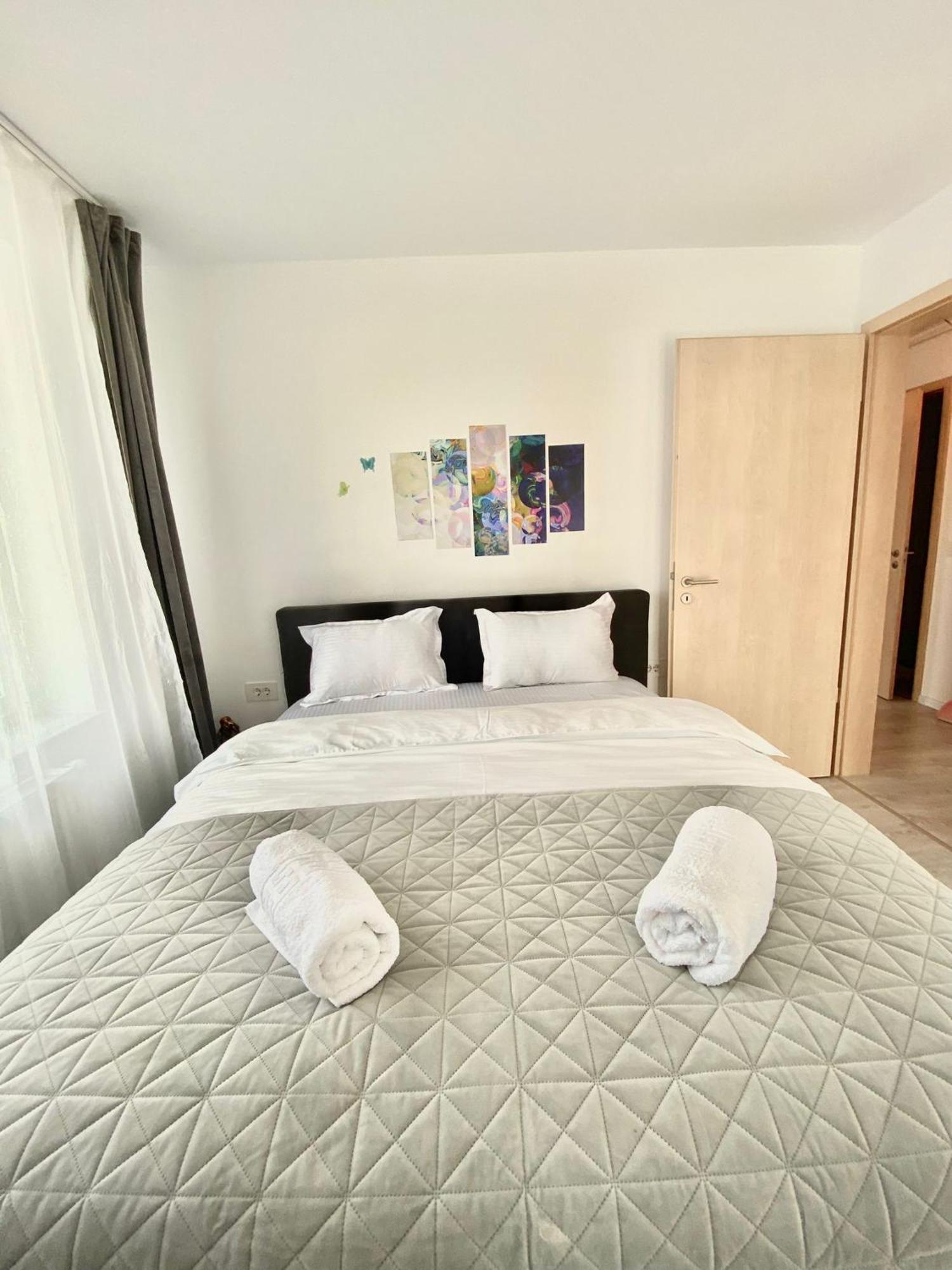 Jad Luxury 3 Rooms & 2 Rooms Apartments In Kasper, Near Coresi Mall Braşov Exterior foto