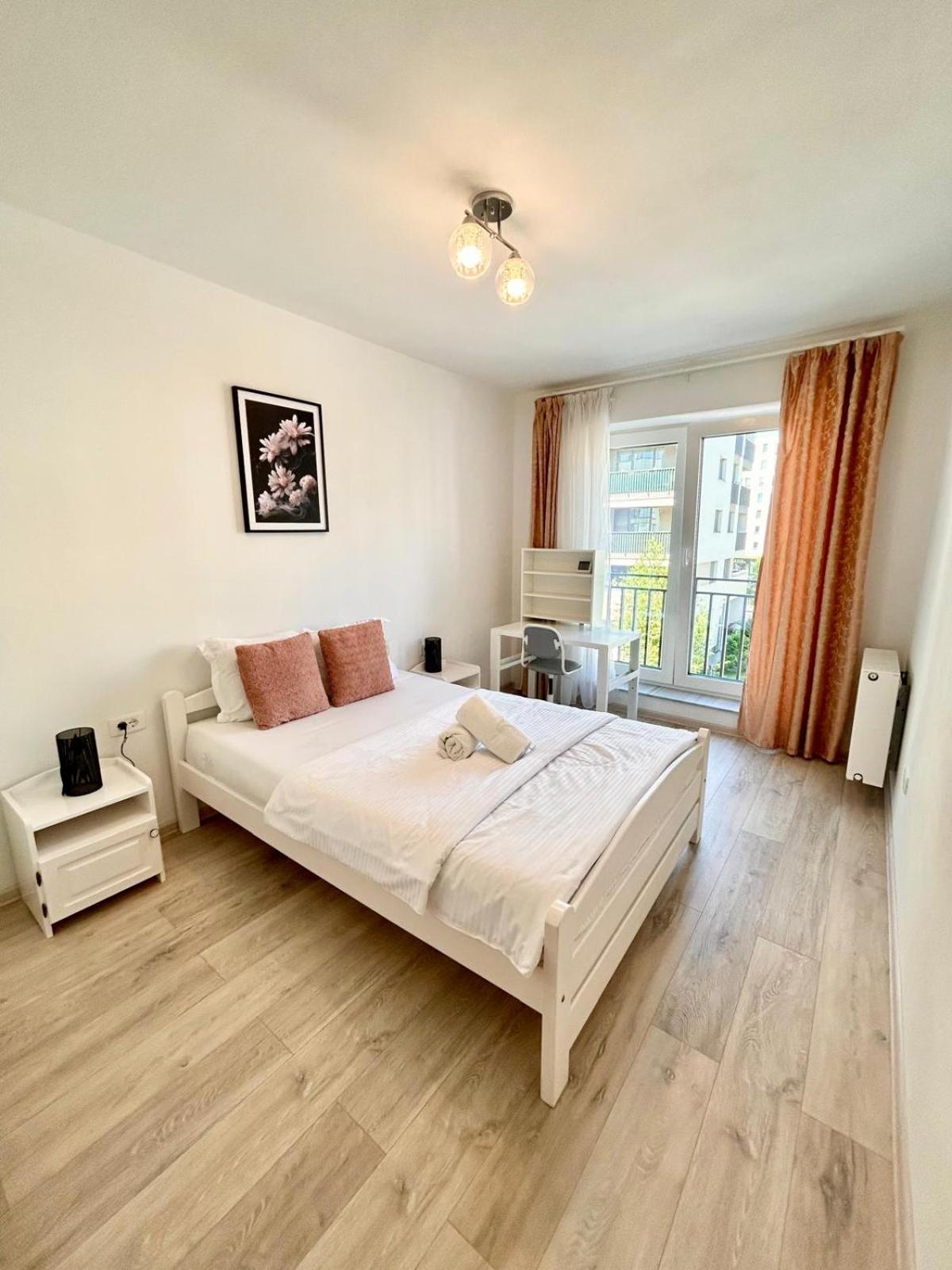 Jad Luxury 3 Rooms & 2 Rooms Apartments In Kasper, Near Coresi Mall Braşov Exterior foto