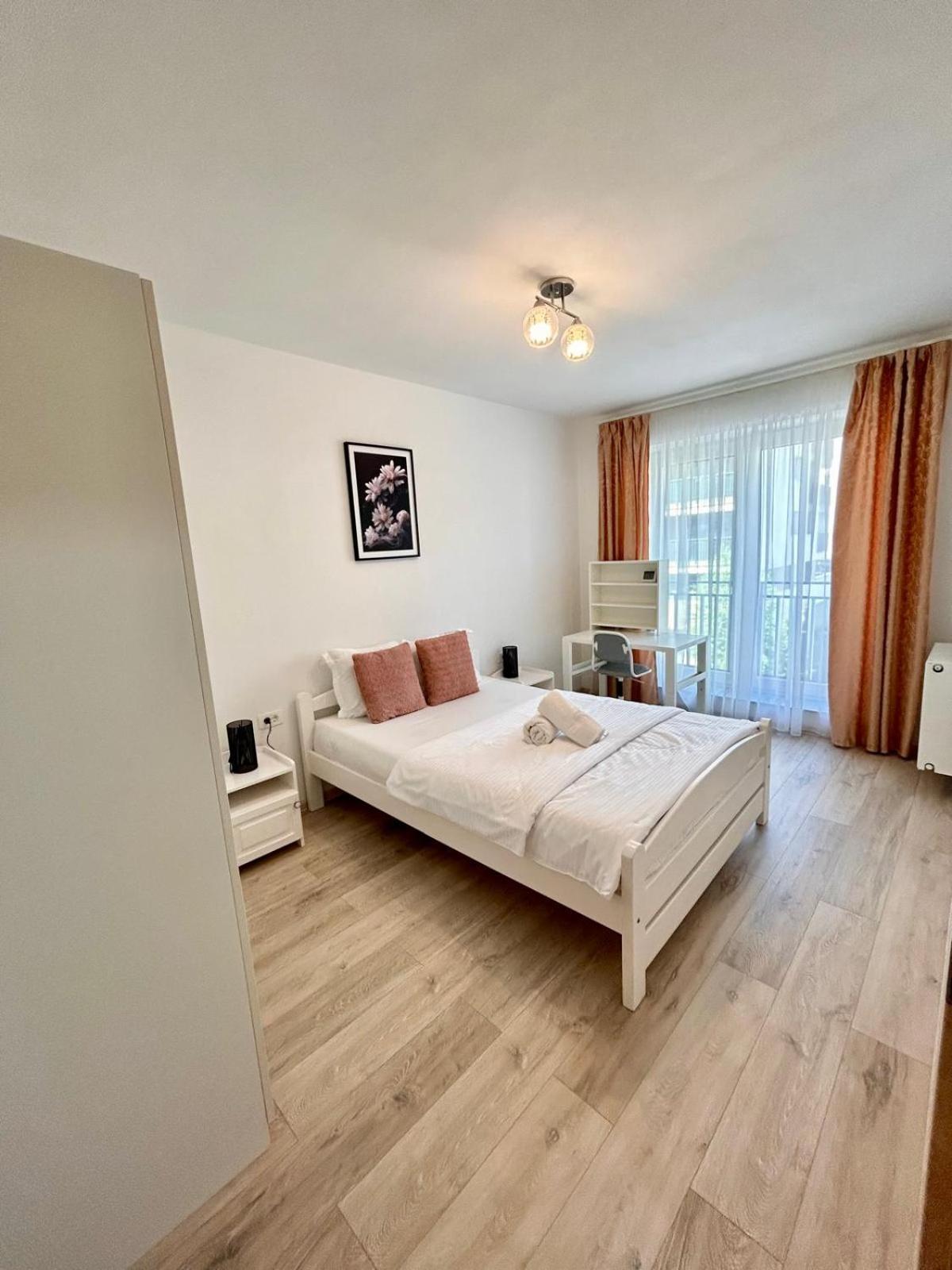 Jad Luxury 3 Rooms & 2 Rooms Apartments In Kasper, Near Coresi Mall Braşov Exterior foto
