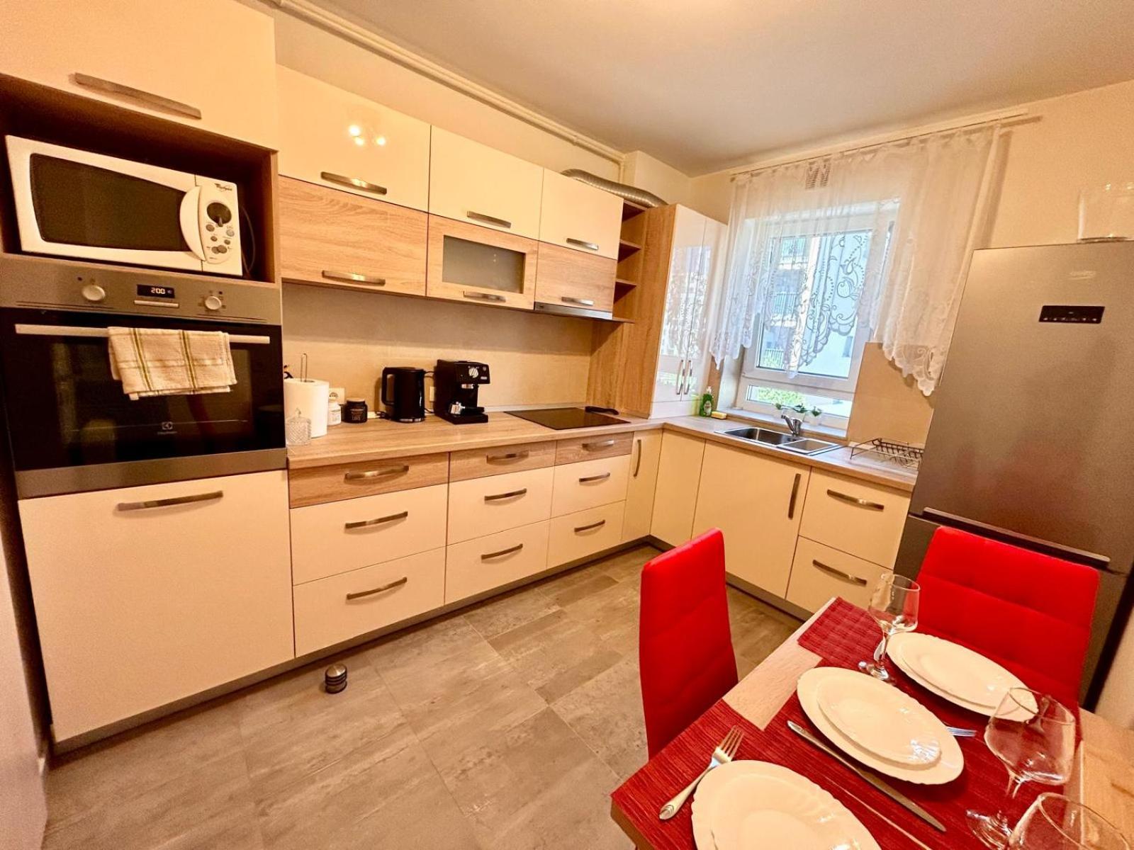Jad Luxury 3 Rooms & 2 Rooms Apartments In Kasper, Near Coresi Mall Braşov Exterior foto