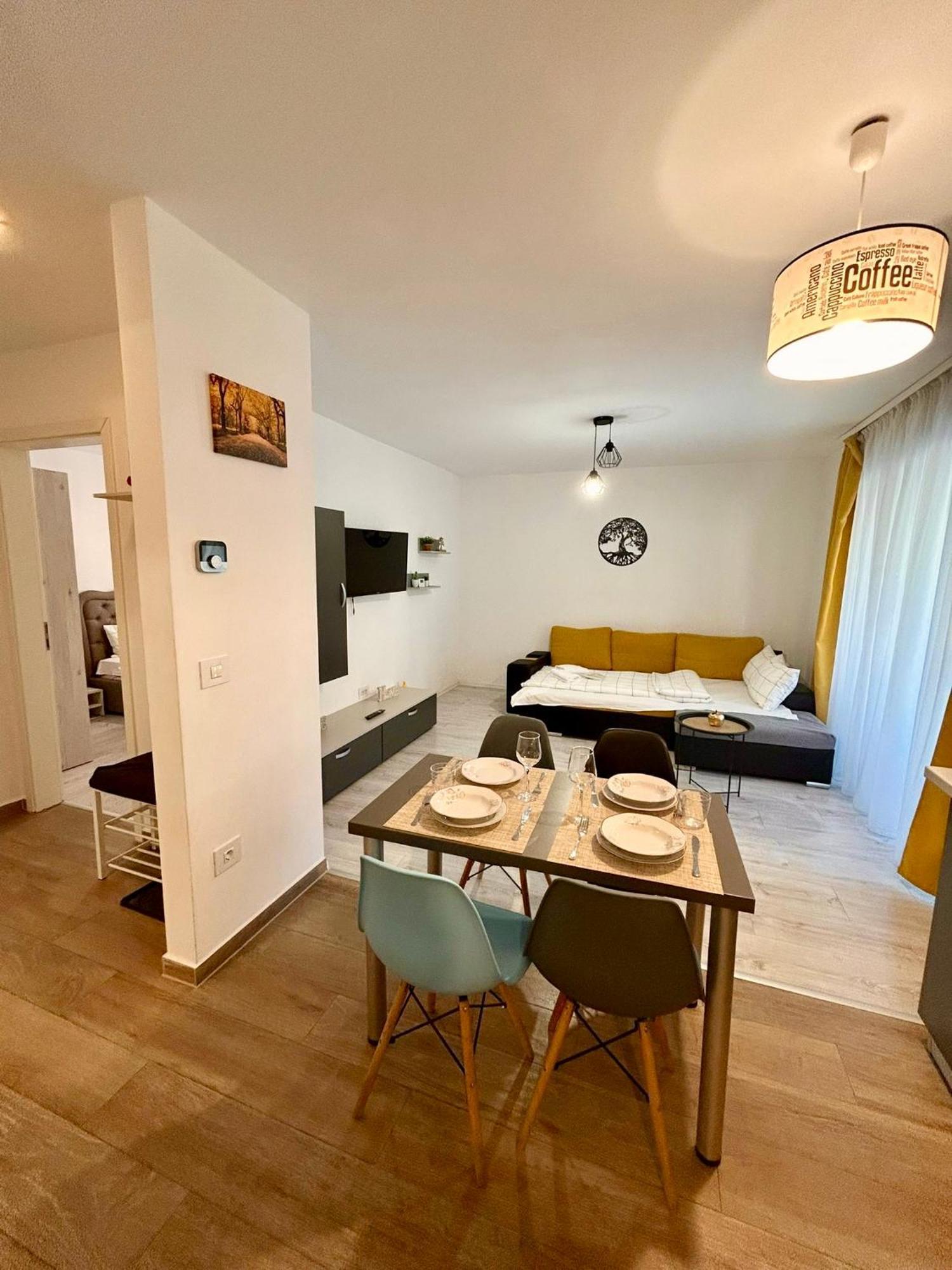 Jad Luxury 3 Rooms & 2 Rooms Apartments In Kasper, Near Coresi Mall Braşov Exterior foto