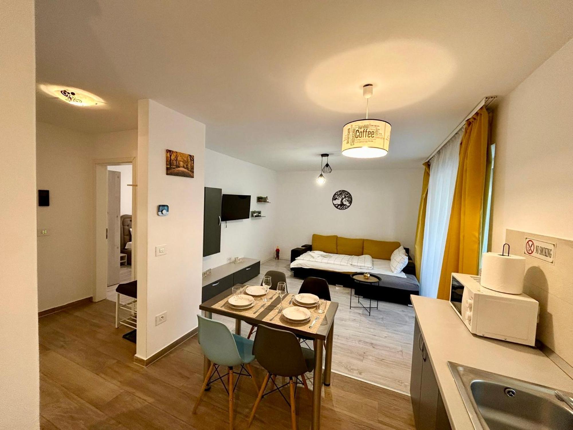 Jad Luxury 3 Rooms & 2 Rooms Apartments In Kasper, Near Coresi Mall Braşov Exterior foto