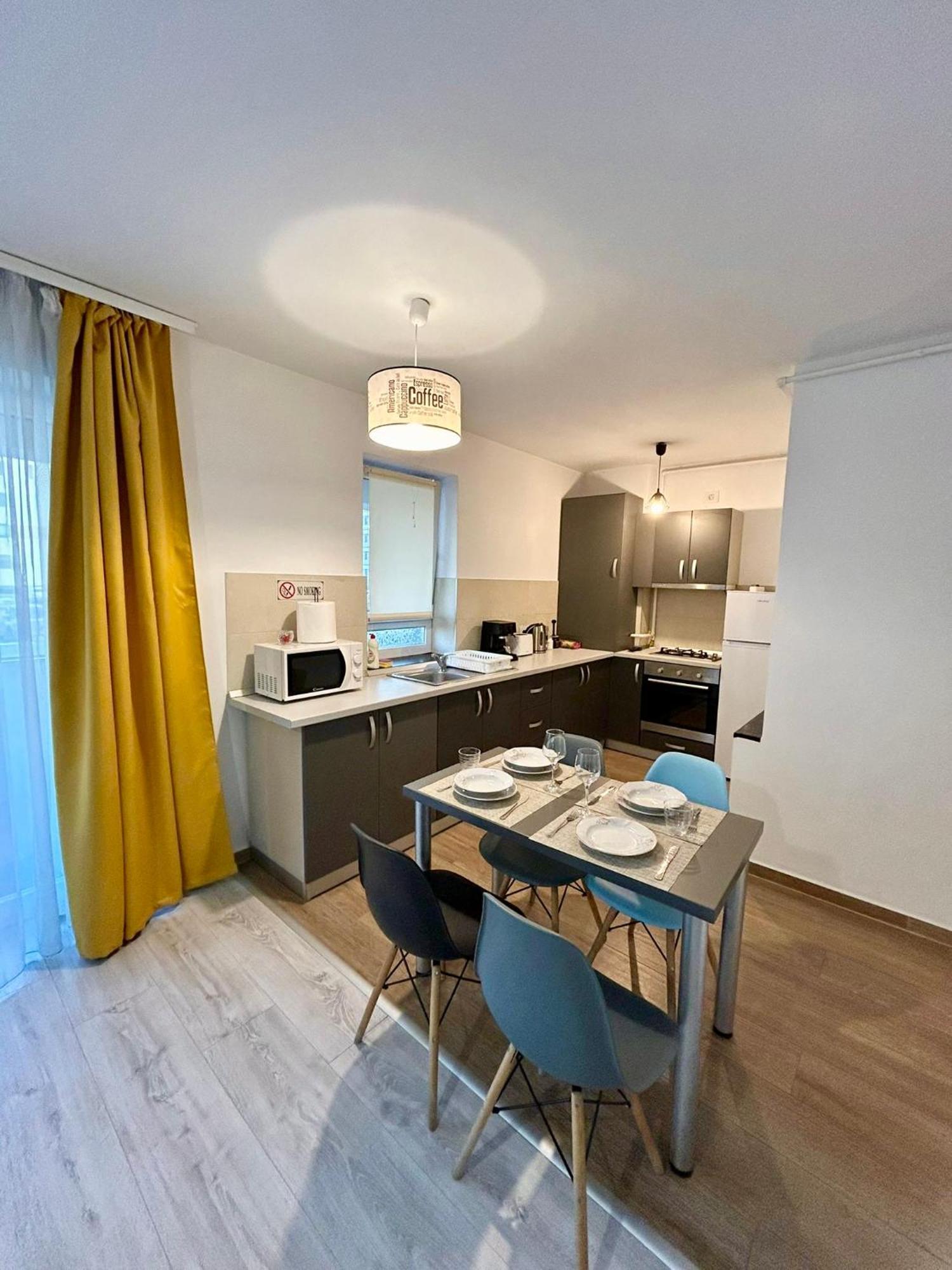 Jad Luxury 3 Rooms & 2 Rooms Apartments In Kasper, Near Coresi Mall Braşov Exterior foto