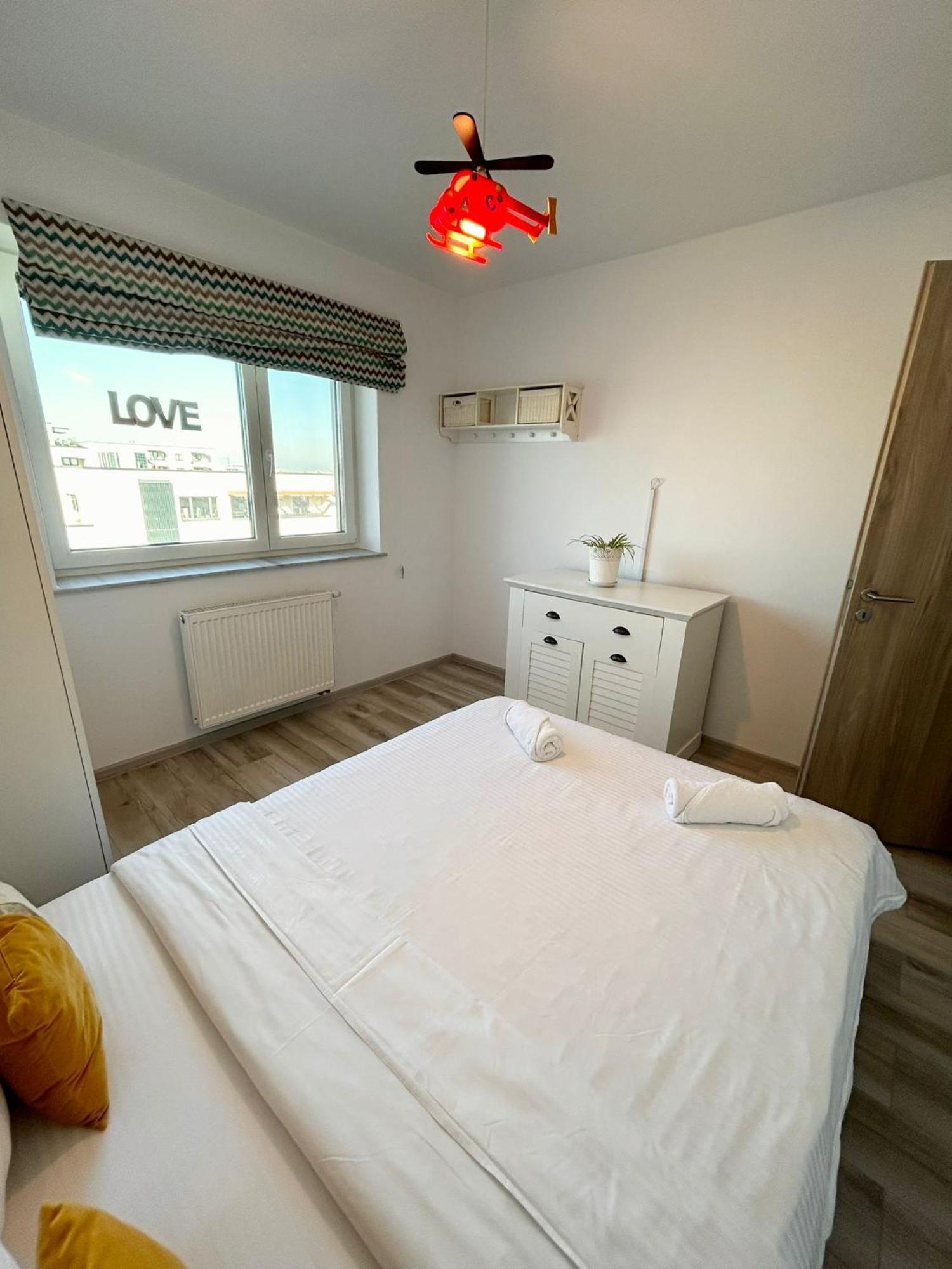 Jad Luxury 3 Rooms & 2 Rooms Apartments In Kasper, Near Coresi Mall Braşov Exterior foto
