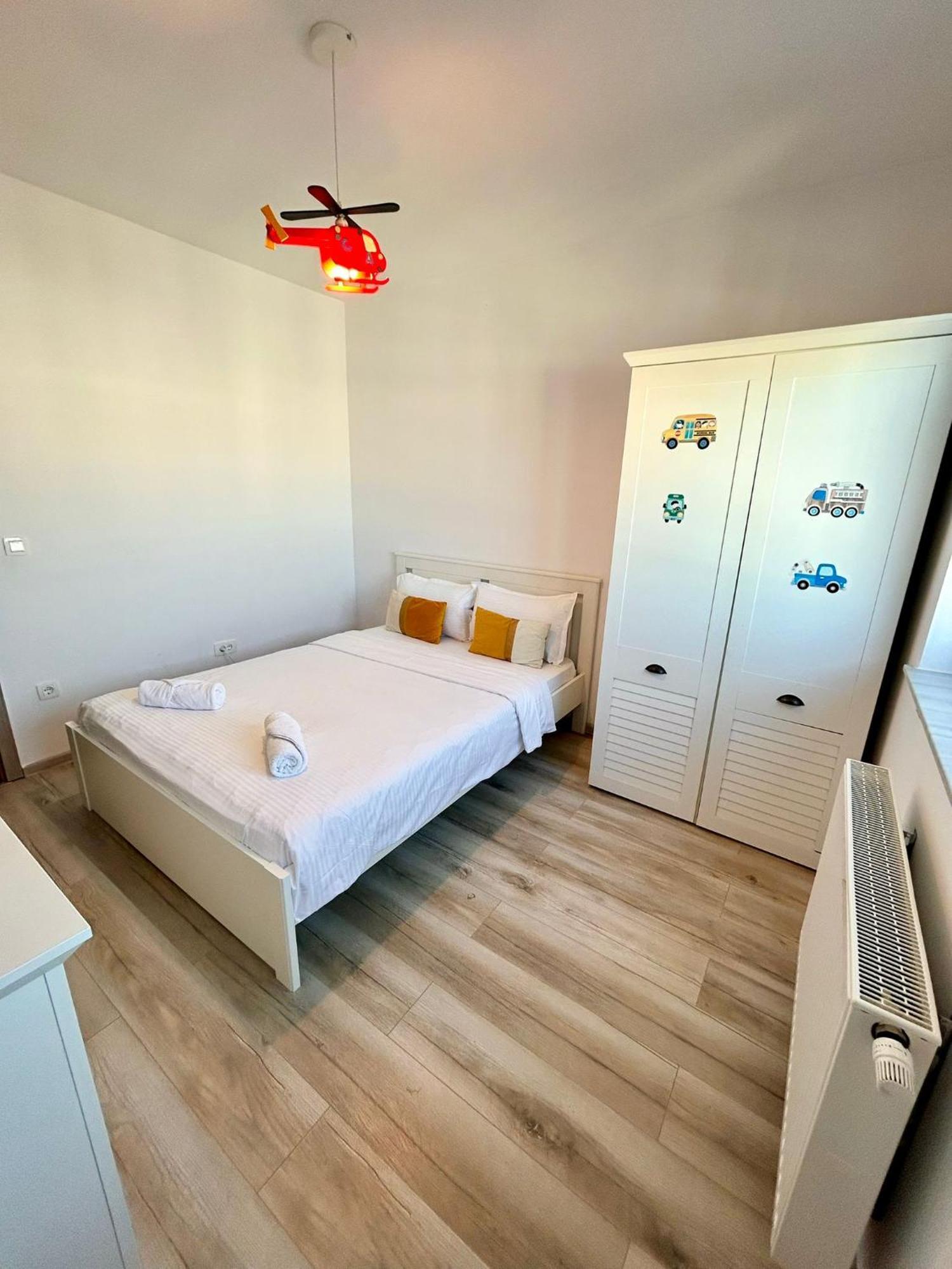 Jad Luxury 3 Rooms & 2 Rooms Apartments In Kasper, Near Coresi Mall Braşov Exterior foto