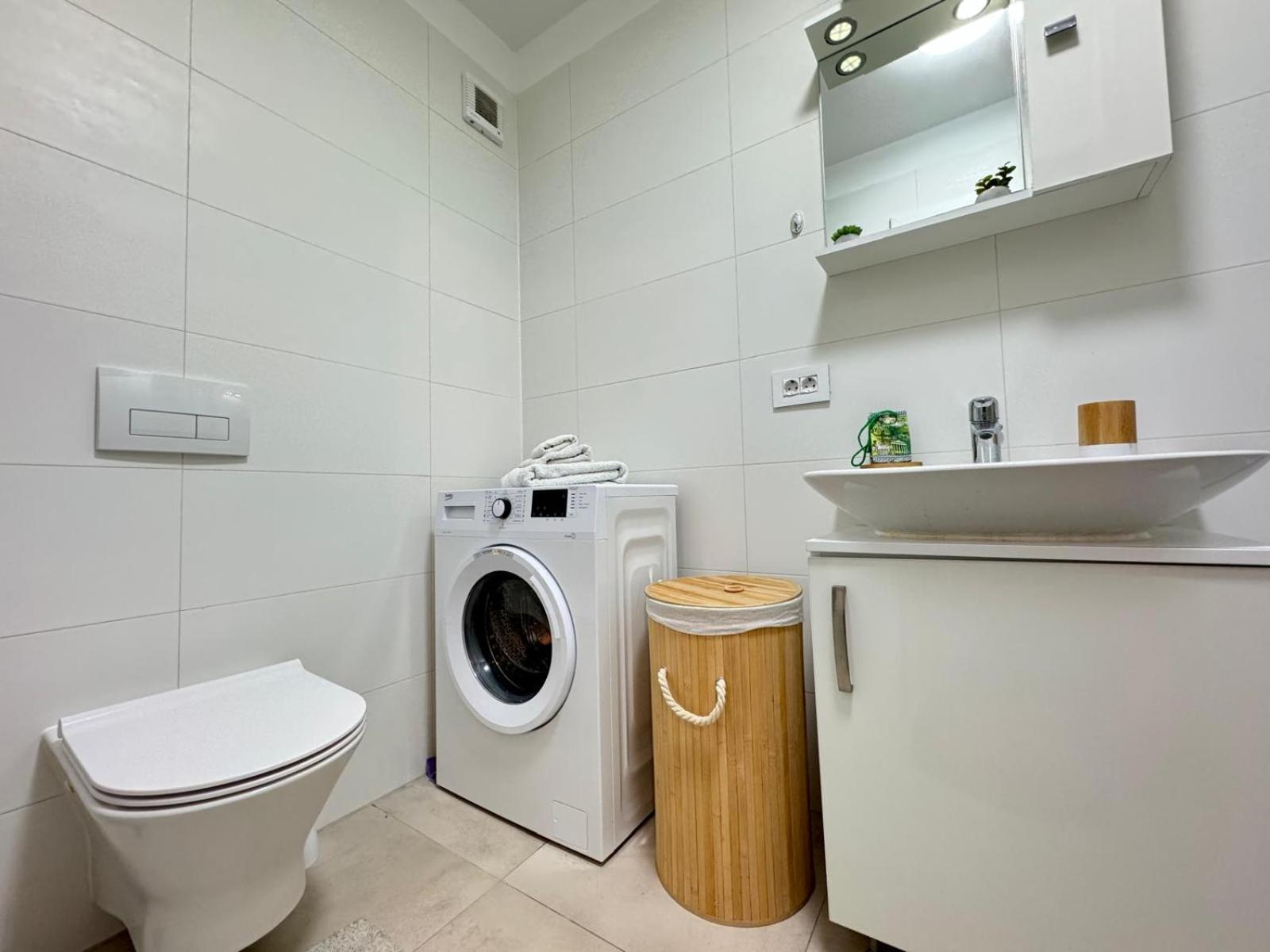 Jad Luxury 3 Rooms & 2 Rooms Apartments In Kasper, Near Coresi Mall Braşov Exterior foto